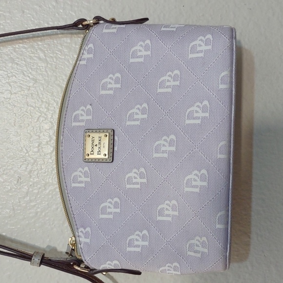 SLIGHTLY USED DOONEY & BOURKE SUKI CROSSBODY LILAC HAS STAIN - Picture 2 of 10